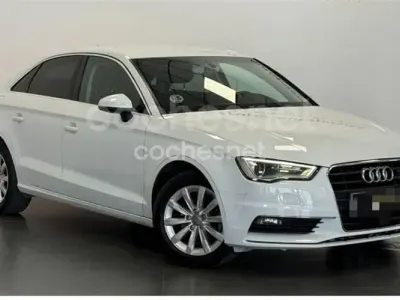 Usado Audi A3 Attraction 105 CV (77 kW) 2014 Blanco Berlina
