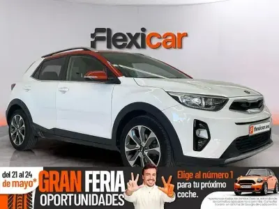 Usado Kia Stonic 100 HP (73 kW) 2019 Branco SUV