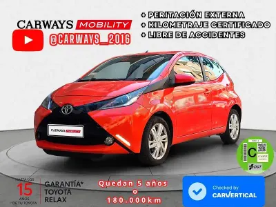Usado Toyota Aygo X-play 69 CV (50 kW) 2016 Naranja Utilitario