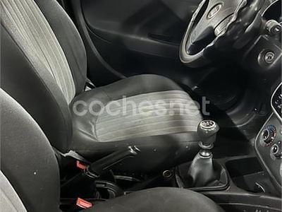 Usado Fiat Punto 69 CV (50 kW) 2018 Rojo Utilitario