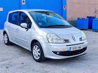 Usado Renault Grand Modus Evolution 90 CV (66 kW) 2012 Gris / plata Monovolumen