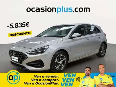 Usado Hyundai i30 120 CV (88 kW) 2022 Gris Utilitario