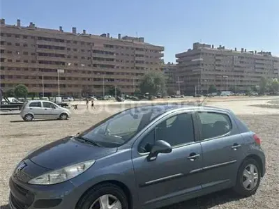 Usado Peugeot 207 70 CV (51 kW) 2006 Azul Berlina
