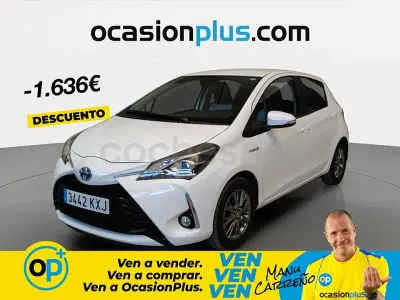 Usado Toyota Yaris Hybrid Active 100 CV (73 kW) 2019 Blanco Berlina