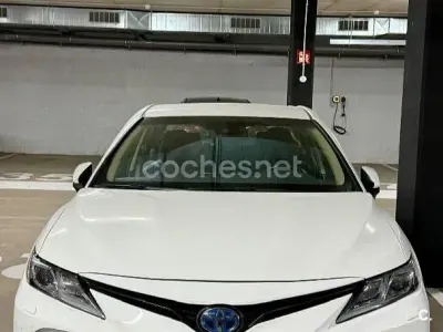 Usado Toyota Camry Luxury 218 CV (160 kW) 2023 Blanco Berlina