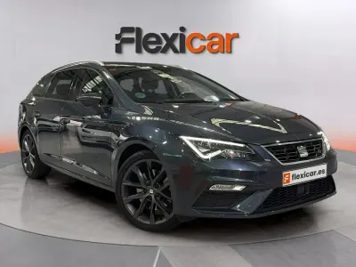 Używany Seat Leon FR 190 KM (139 kW) 2019 Szary Sedan/Limuzyna