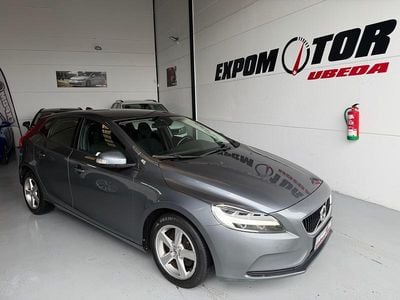 Usado Volvo V40 Kinetic 120 CV (88 kW) 2017 Gris Utilitario