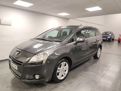 Usado Peugeot 5008 Sport 110 CV (80 kW) 2010 Gris / plata Monovolumen