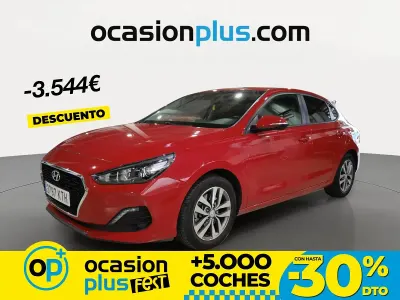 Käytetty Hyundai i30 120 HP (88 kW) 2019 Punainen Sedan