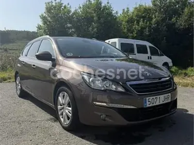 Usado Peugeot 308 SW Style 115 CV (84 kW) 2015 Marrón Familiar