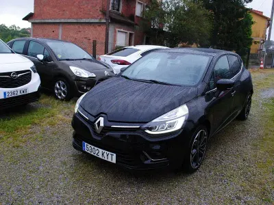 Usado Renault Clio IV LIMITED 90 CV (66 kW) 2019 Negro Berlina