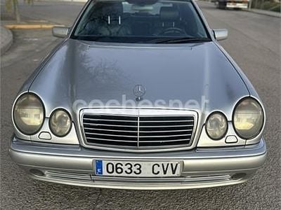 Usado Mercedes E55 AMG AMG 354 CV (260 kW) 1999 Gris / plata Berlina