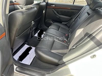 Beige Usado 2007 Toyota Avensis Executive Berlina | 7500 € (Caro)