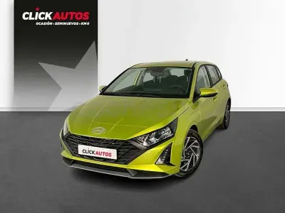 Usado Hyundai i20 84 CV (61 kW) 2024 Verde Utilitario