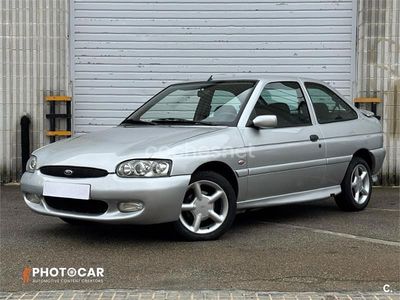 Usado Ford Escort 115 CV (84 kW) 1998 Gris / plata Berlina