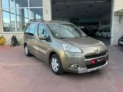 Usado Peugeot TePee Outdoor 92 CV (67 kW) 2015 Marrón Van