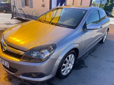 Usado Opel Astra GTC Cosmo 100 CV (73 kW) 2008 Gris / plata Berlina
