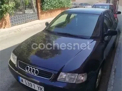 Usado Audi A3 Ambiente 125 CV (91 kW) 1999 Azul Utilitario