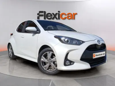 Usado Toyota Yaris Hybrid Style 116 CV (85 kW) 2025 Blanco Berlina