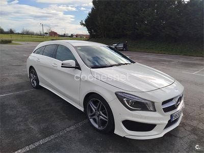Usado Mercedes CLA220 Shooting Brake AMG line 177 CV (130 kW) 2015 Blanco Familiar