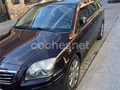 Usado Toyota Avensis Sol 150 CV (110 kW) 2007 Granate Familiar