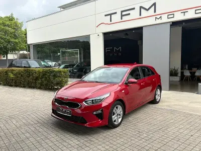 Używany Kia Ceed 120 KM (88 kW) 2020 Czerwony Hatchback