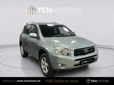 Usado Toyota RAV4 Luna 136 CV (100 kW) 2006 Gris / plata SUV
