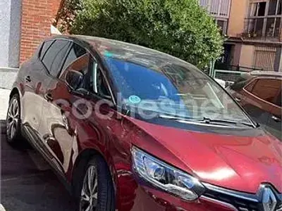 Usado Renault Scénic IV Zen 110 CV (80 kW) 2017 Granate Monovolumen