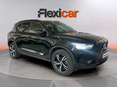 Usado Volvo XC40 Momentum 150 CV (110 kW) 2020 Negro SUV