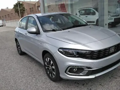 Usado Fiat Tipo Life 130 CV (95 kW) 2022 Gris claro Utilitario