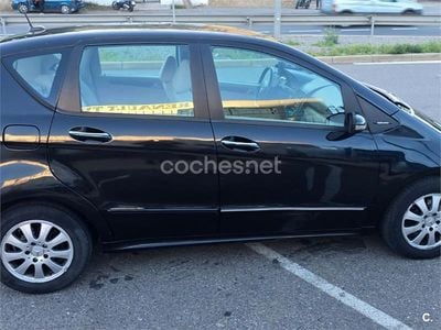 Usado Mercedes A180 Elegance 109 CV (80 kW) 2005 Azul Monovolumen