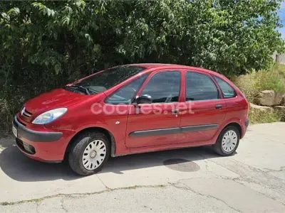 Usado Citroën Xsara Picasso Exclusive 92 CV (67 kW) 2009 Rojo Monovolumen