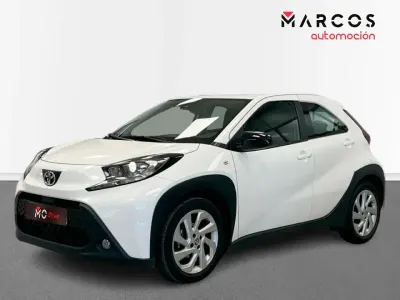 Usado Toyota Aygo X Play 72 CV (52 kW) 2023 SUV