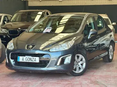 Usado Peugeot 308 Active 120 CV (88 kW) 2012 Gris / plata Berlina