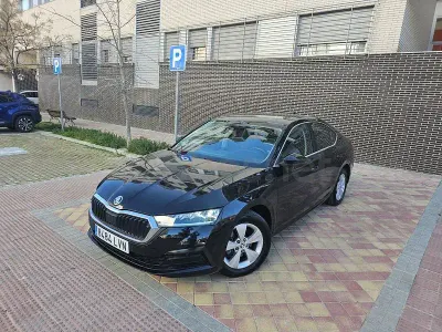 Usado Skoda Octavia Sport 150 CV (110 kW) 2021 Negro Berlina