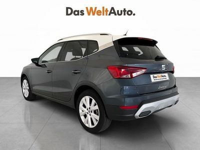 Usado Seat Arona Xperience 110 CV (80 kW) 2022 Gris / plata SUV