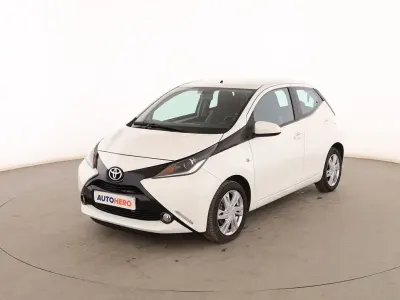 Usado Toyota Aygo X-play 70 CV (51 kW) 2016 Blanco Utilitario