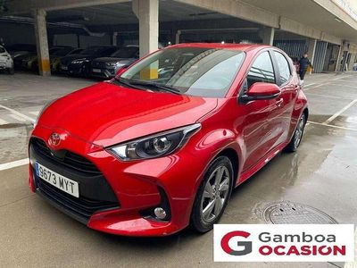 Usado Toyota Yaris Hybrid Active 116 CV (85 kW) 2025 Rojo Utilitario