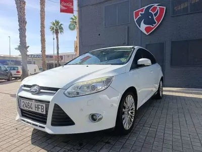 Usado Ford Focus Titanium 136 CV (100 kW) 2011 Blanco Berlina