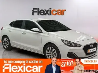 Usado Hyundai i30 120 CV (88 kW) 2019 Blanco Berlina
