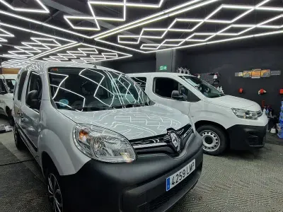 Usado Renault Kangoo Zen 95 CV (69 kW) 2021 Blanco Monovolumen