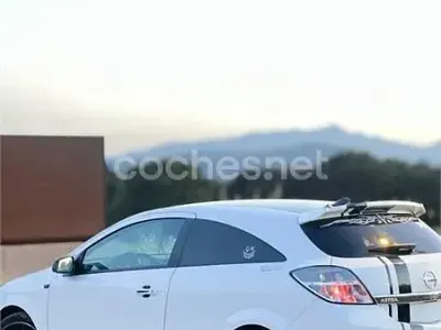Usado Opel Astra GTC Sport 110 CV (80 kW) 2009 Blanco Berlina