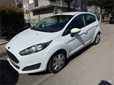 Usado Ford Fiesta Trend 75 CV (55 kW) 2016 Blanco Utilitario