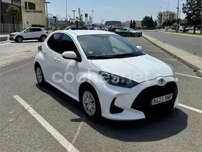 Usado Toyota Yaris 125 CV (91 kW) 2022 Blanco Utilitario