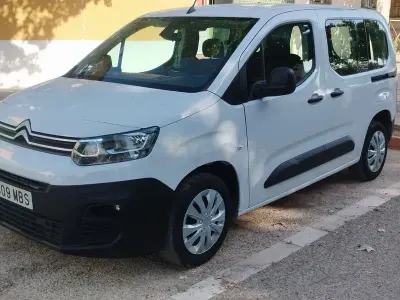 Usado Citroën Berlingo Live 102 CV (75 kW) 2022 Blanco Monovolumen