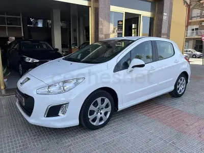 Usado Peugeot 308 Active 92 CV (67 kW) 2012 Blanco Berlina