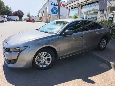 Usado Peugeot 508 Active 130 CV (95 kW) 2022 Gris / plata Berlina