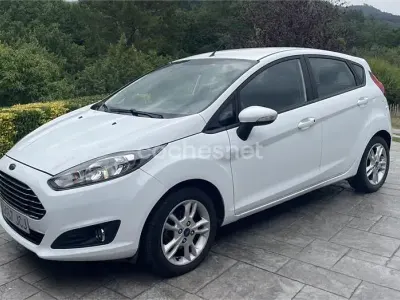 Usado Ford Fiesta Titanium 95 CV (69 kW) 2015 Blanco Utilitario