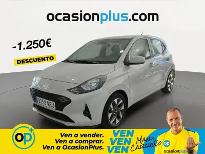 Usado Hyundai i10 67 CV (49 kW) 2024 Gris Utilitario