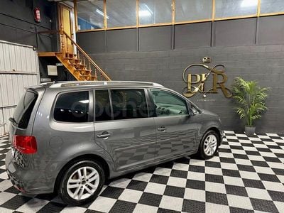 Usado VW Touran Advance 105 CV (77 kW) 2011 Gris / plata Monovolumen